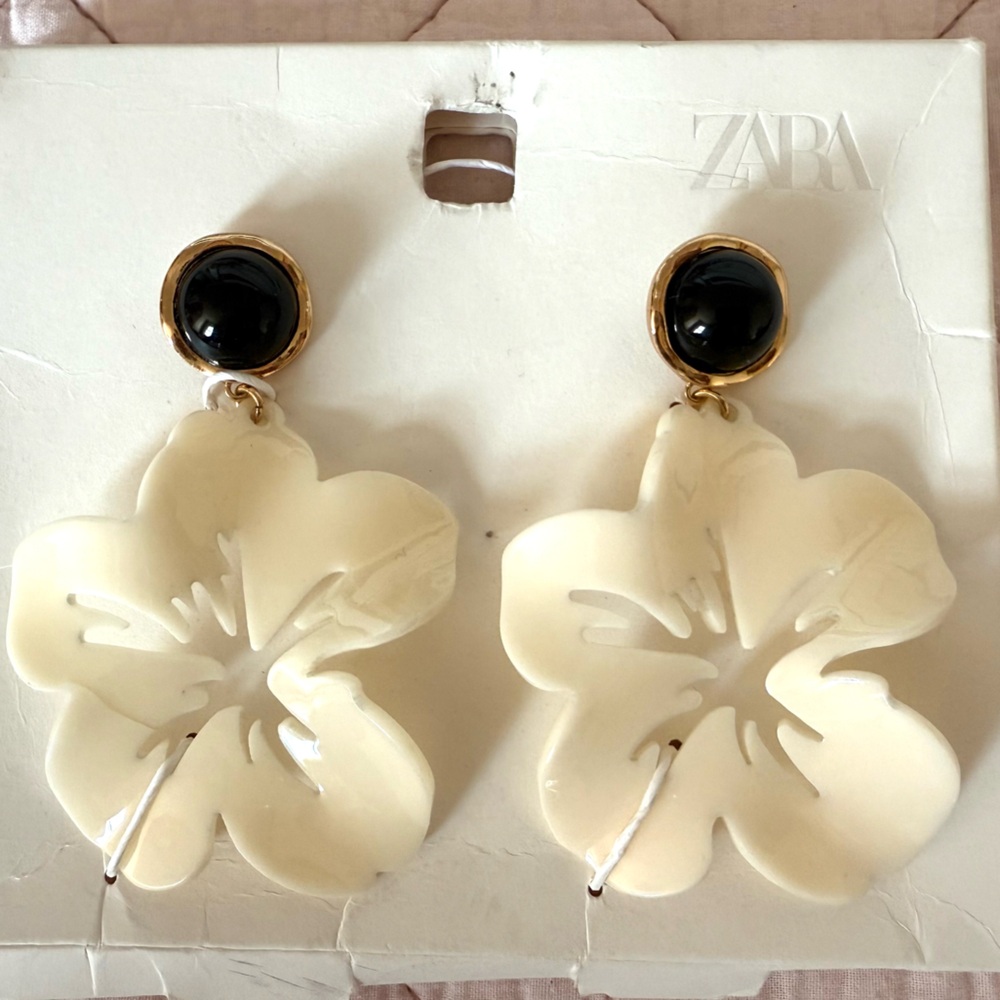 ZARA OVERSIZED FLORAL EARRINGS